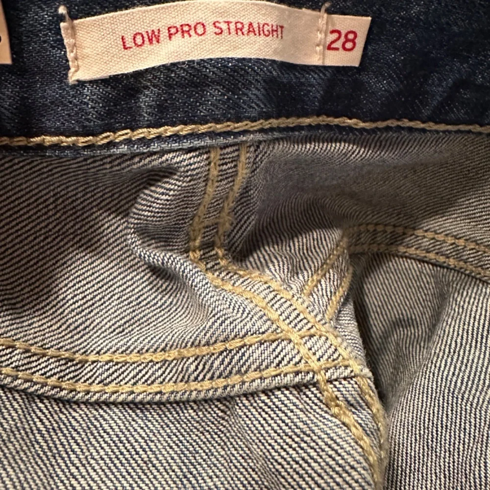 Levi's Low Pro Straight Distressed Jeans | Size 28 | NWT | MSRP $79.50 - Picture 2 of 4